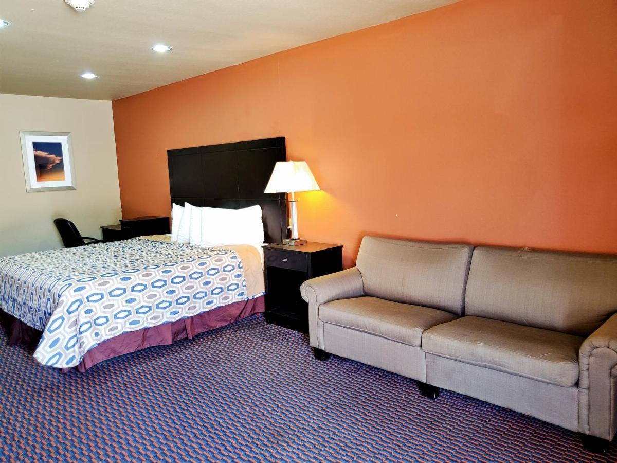 Atria Inn & Suites By Oyo, Jourdanton, Tx Zewnętrze zdjęcie